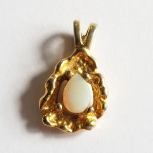 Vintage pendant gold tone opal look cabochon nugget teardrop tiny small